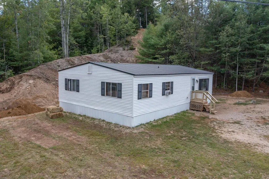 24 Robbins Nest Road Thornton NH 03285