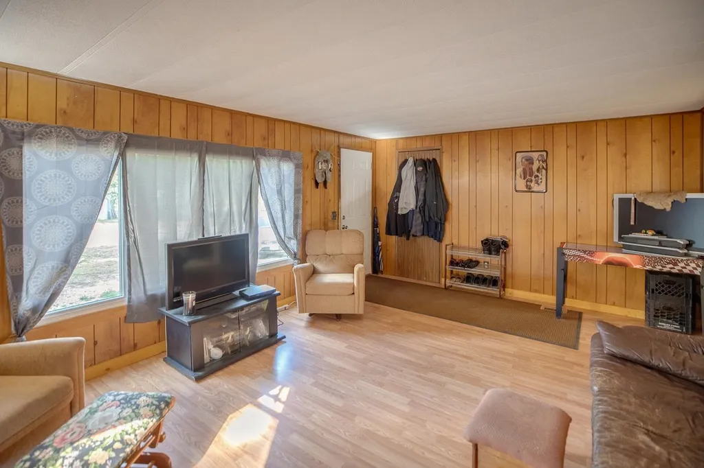 24 Robbins Nest Road Thornton NH 03285