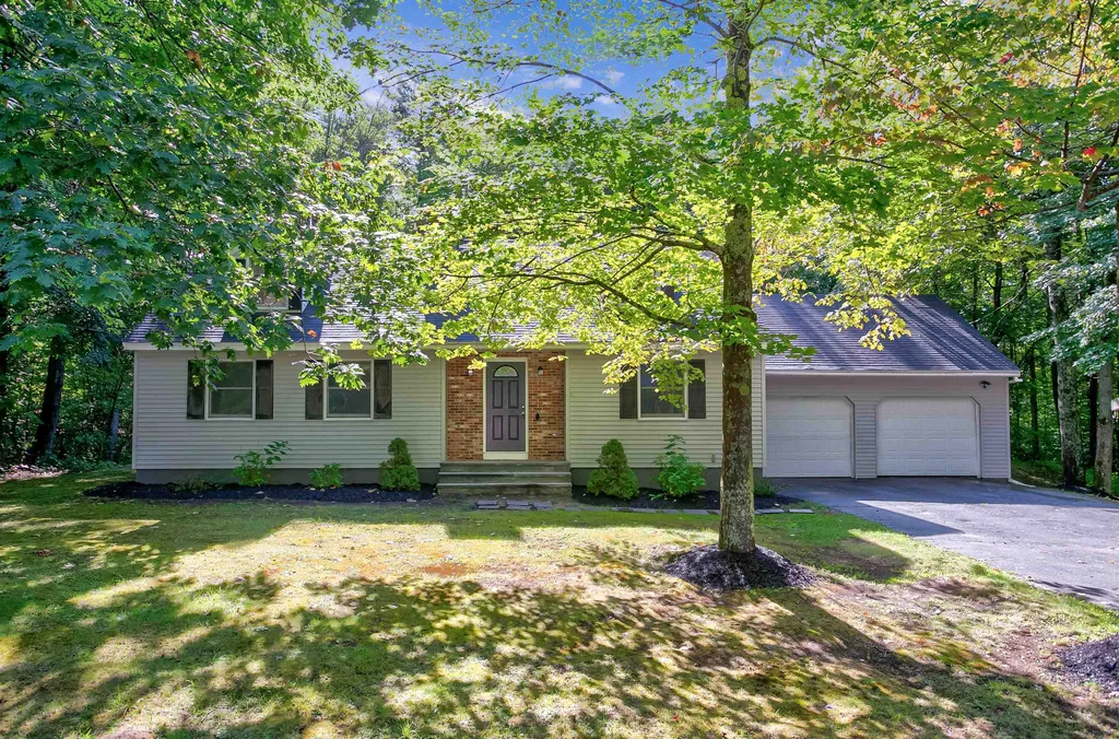 10 Jiminy Drive Wolfeboro NH 03894