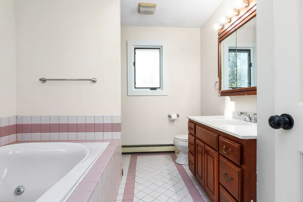 12 Treehouse Way Barrington NH 03825