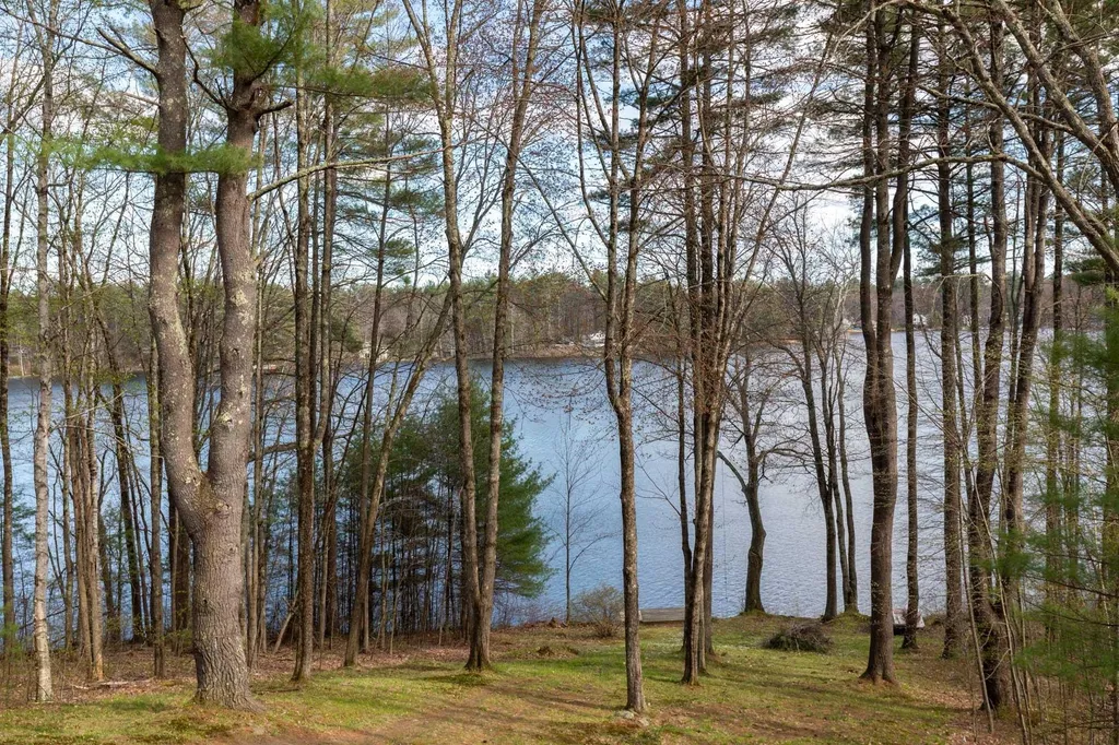 12 Treehouse Way Barrington NH 03825