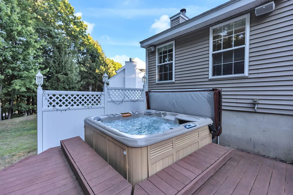 19 Scotchpine Lane Merrimack NH 03054