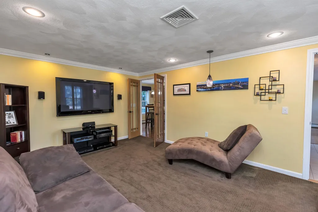19 Scotchpine Lane Merrimack NH 03054