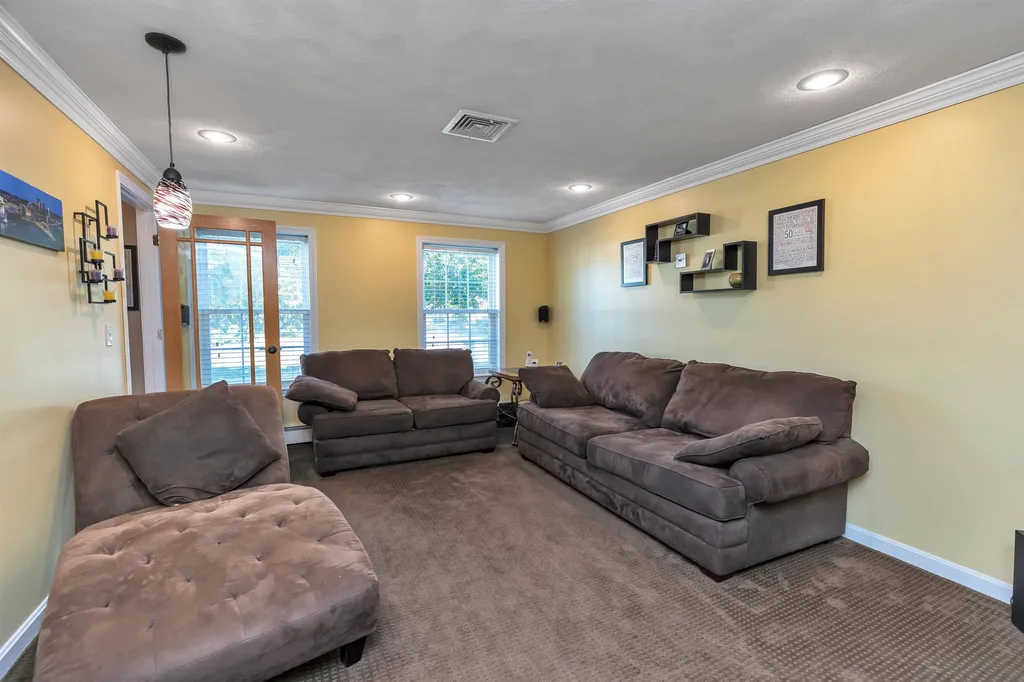 19 Scotchpine Lane Merrimack NH 03054