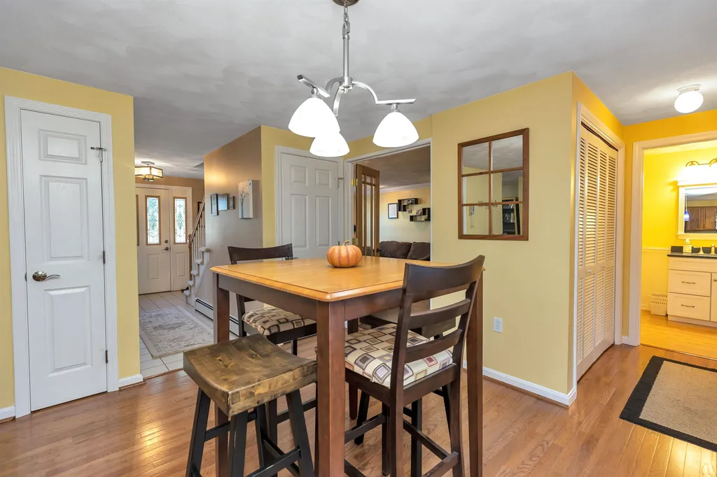 19 Scotchpine Lane Merrimack NH 03054