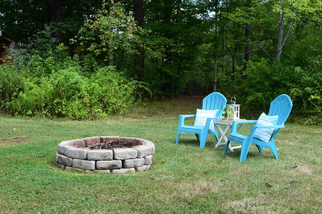 16 Clement Avenue Kingston NH 03848