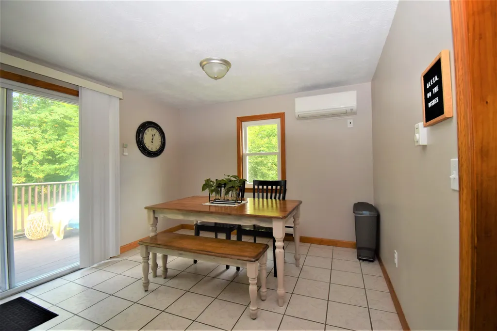 16 Clement Avenue Kingston NH 03848