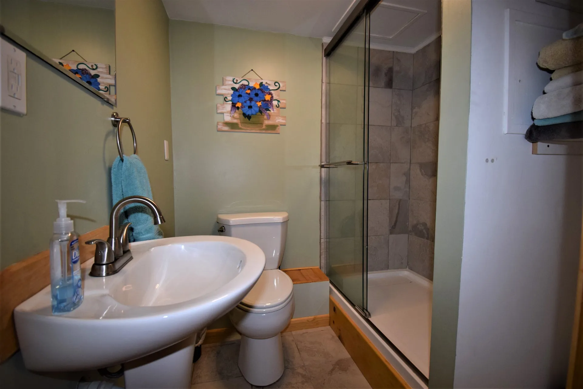 16 Clement Avenue Kingston NH 03848