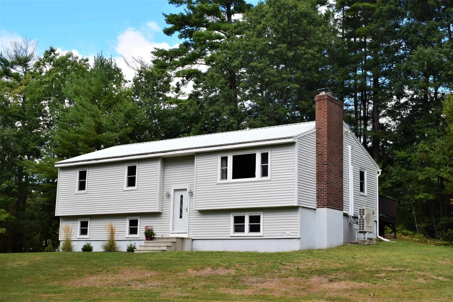 16 Clement Avenue Kingston NH 03848