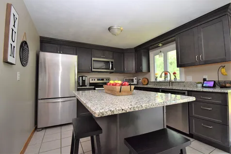 16 Clement Avenue Kingston NH 03848
