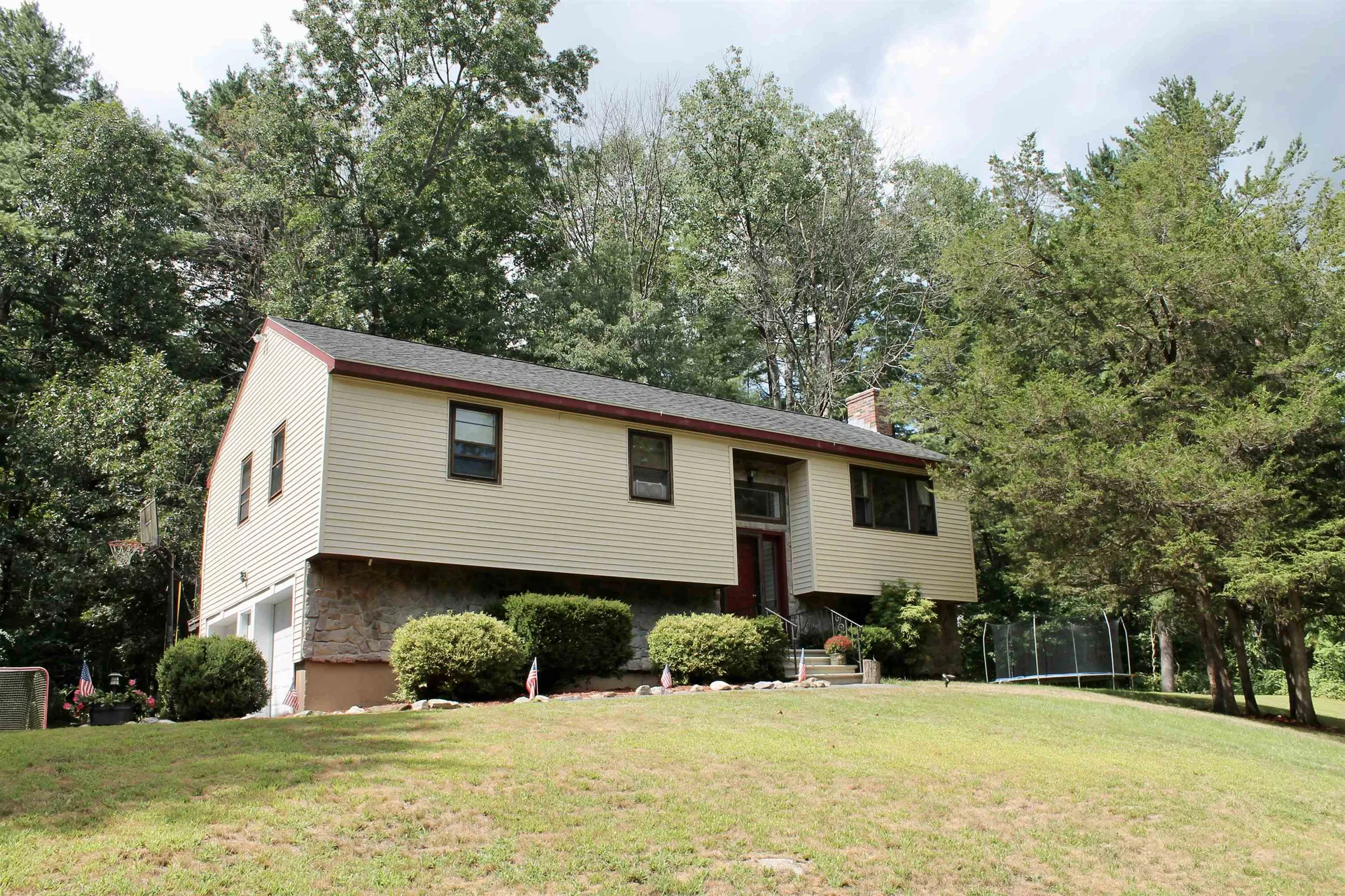 16 Oxbow Lane Derry NH 03038