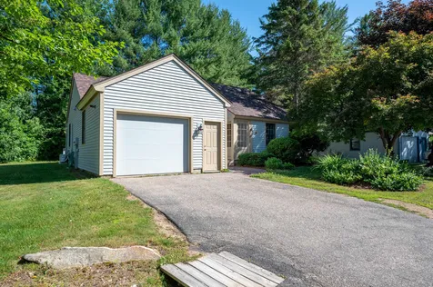 20 Magnolia Lane Laconia NH 03246
