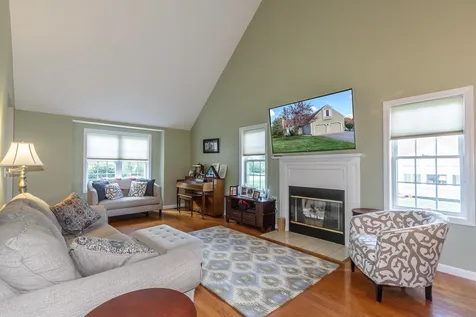 2 Thresher Road Nashua NH 03063