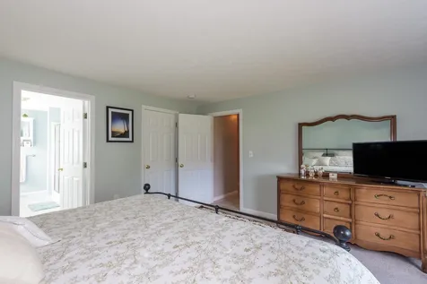 2 Thresher Road Nashua NH 03063