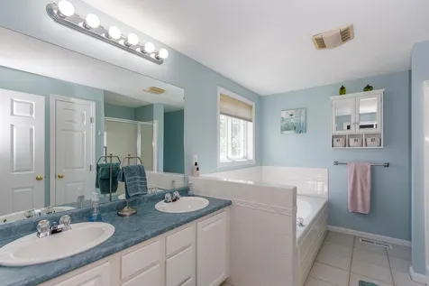 2 Thresher Road Nashua NH 03063