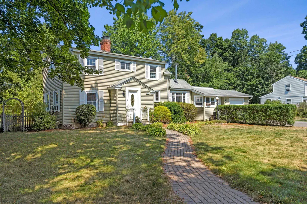8 Pennichuck Street Nashua NH 03064
