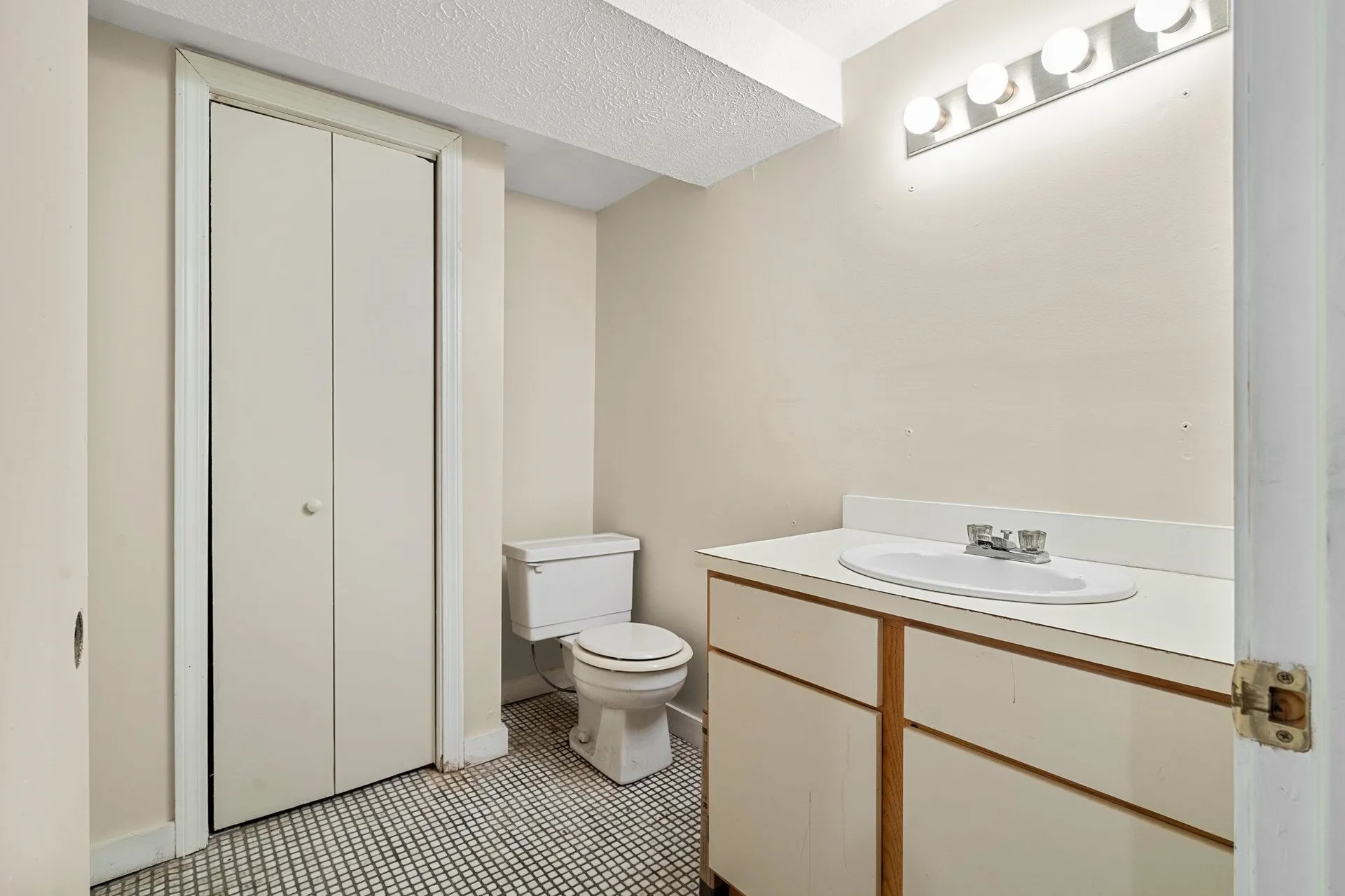 8 Pennichuck Street Nashua NH 03064