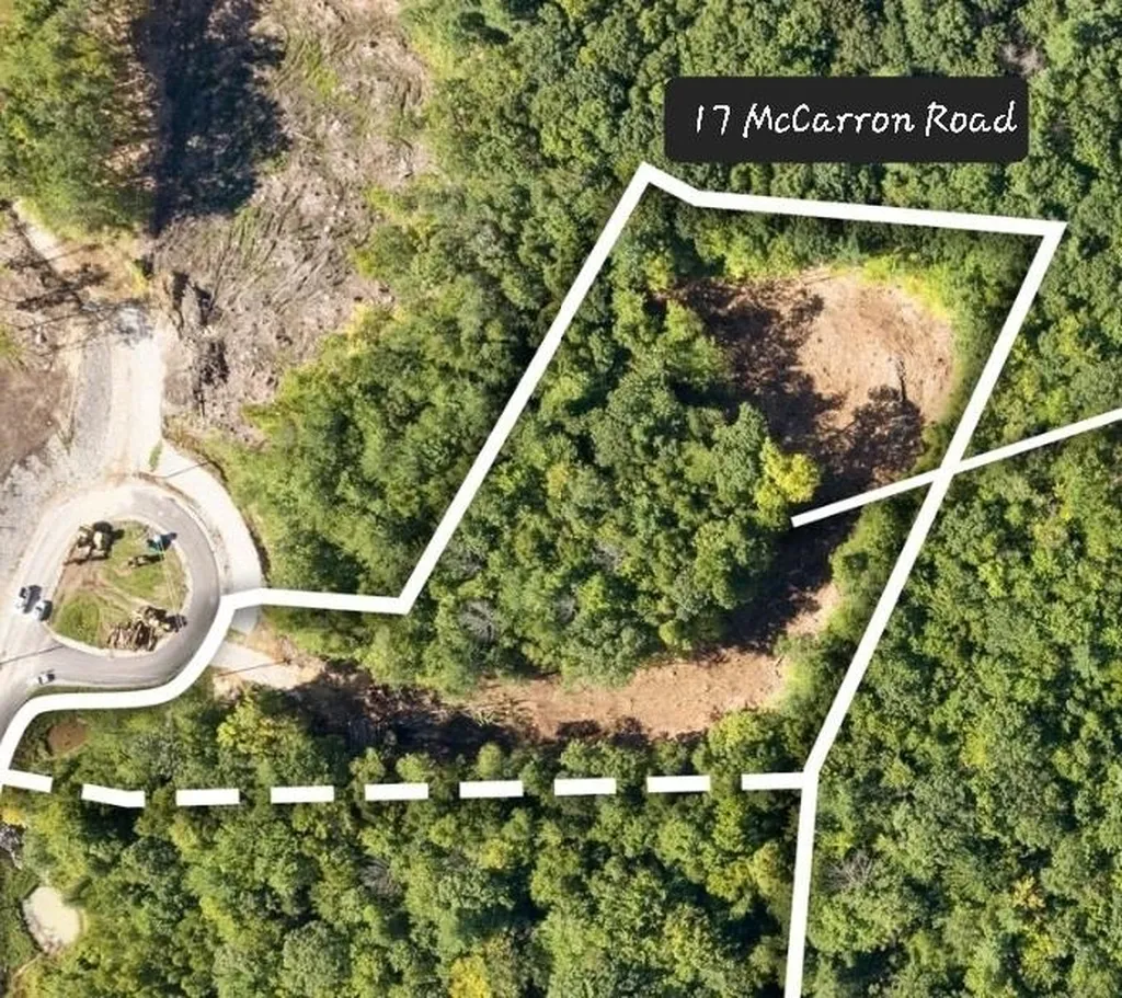 17 Mccarron Road Deerfield NH 03037