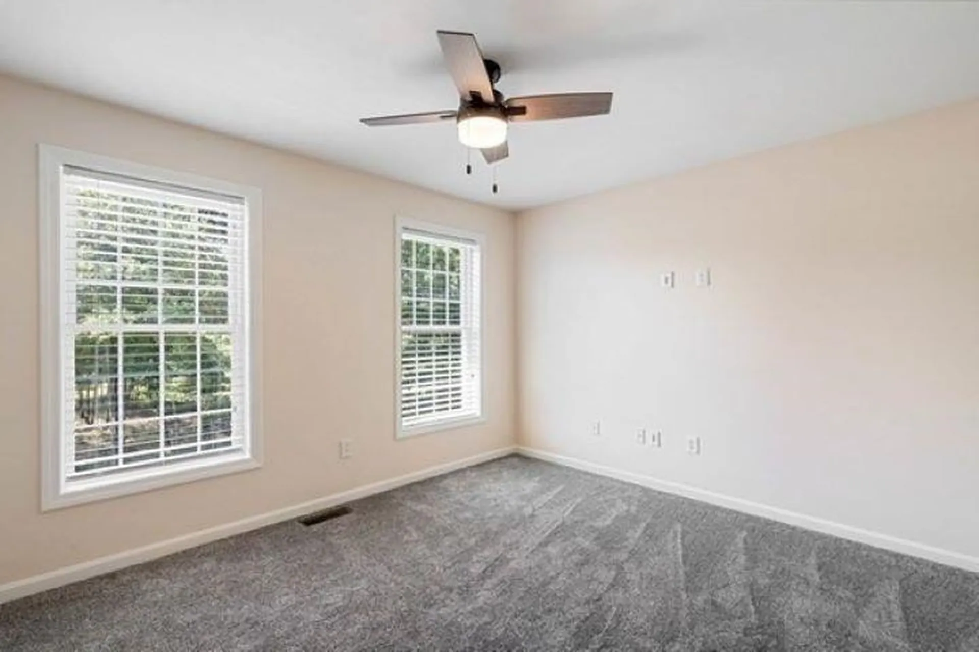 18 Mulberry Lane Pelham NH 03076