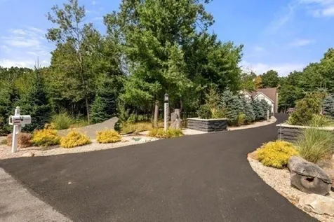 18 Mulberry Lane Pelham NH 03076