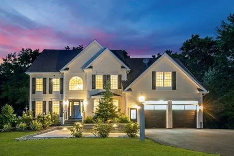 18 Mulberry Lane Pelham NH 03076