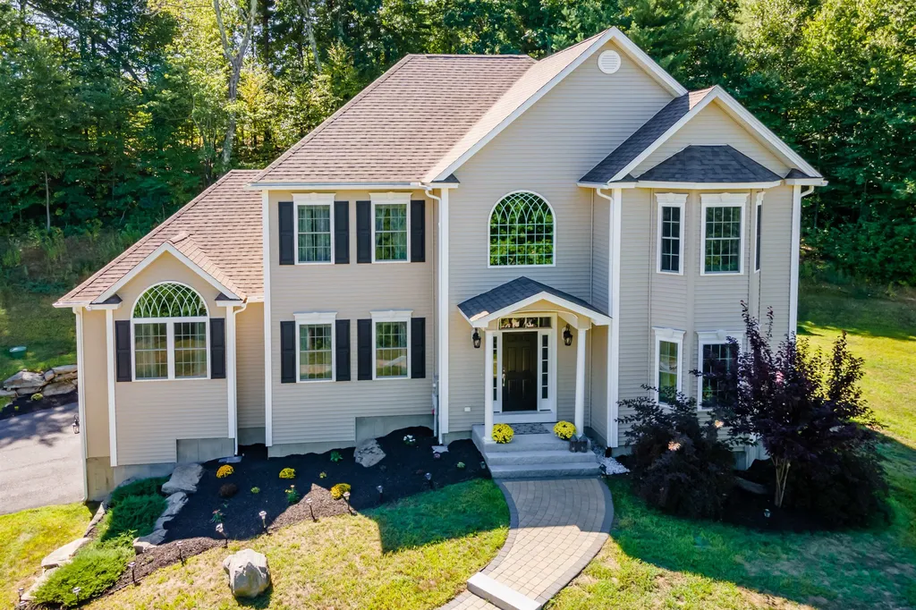 27 Senter Farm Road Hudson NH 03051