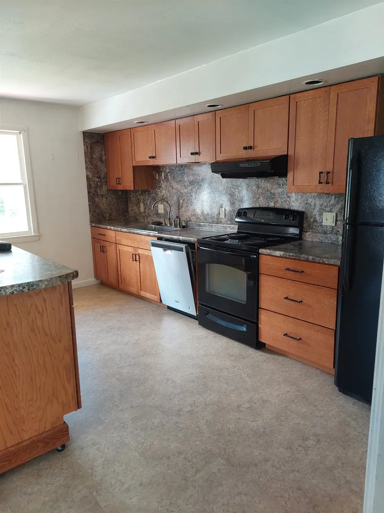 16 Oak Street Rockingham VT 05101