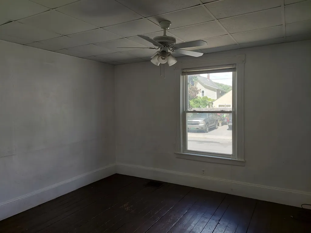 16 Oak Street Rockingham VT 05101