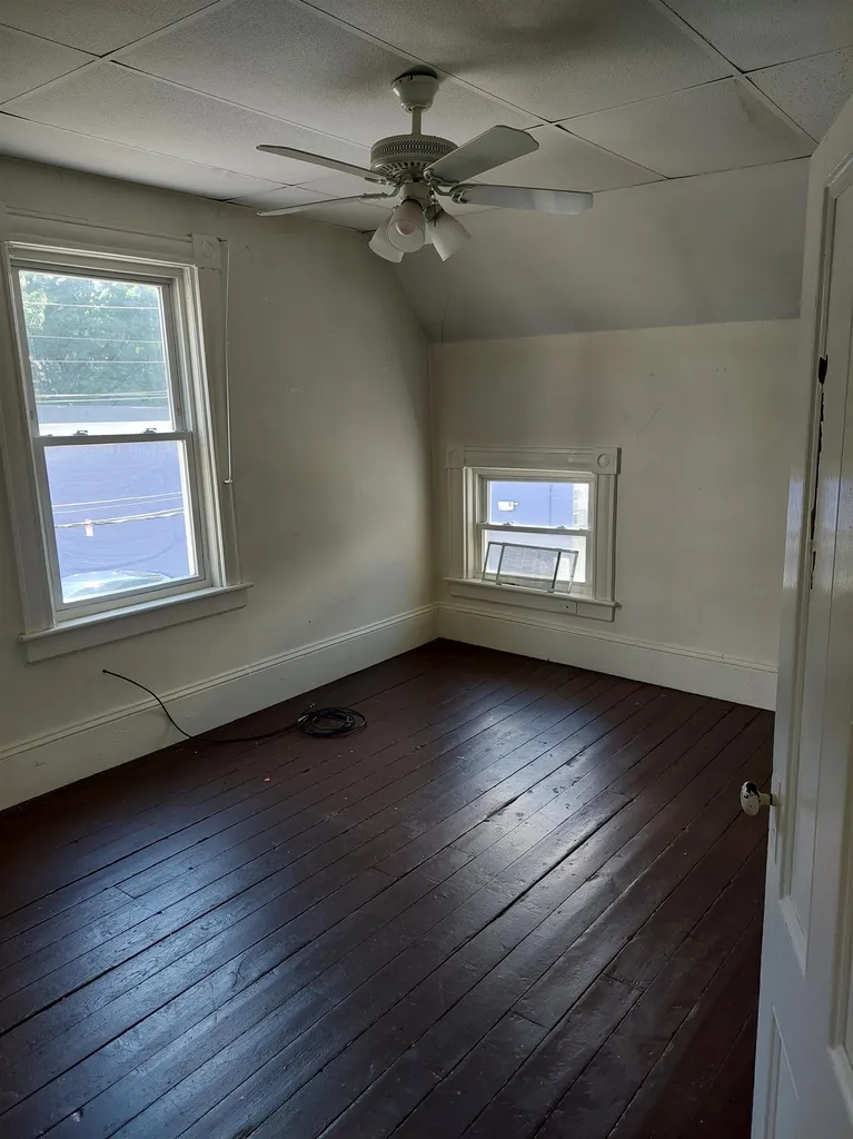 16 Oak Street Rockingham VT 05101