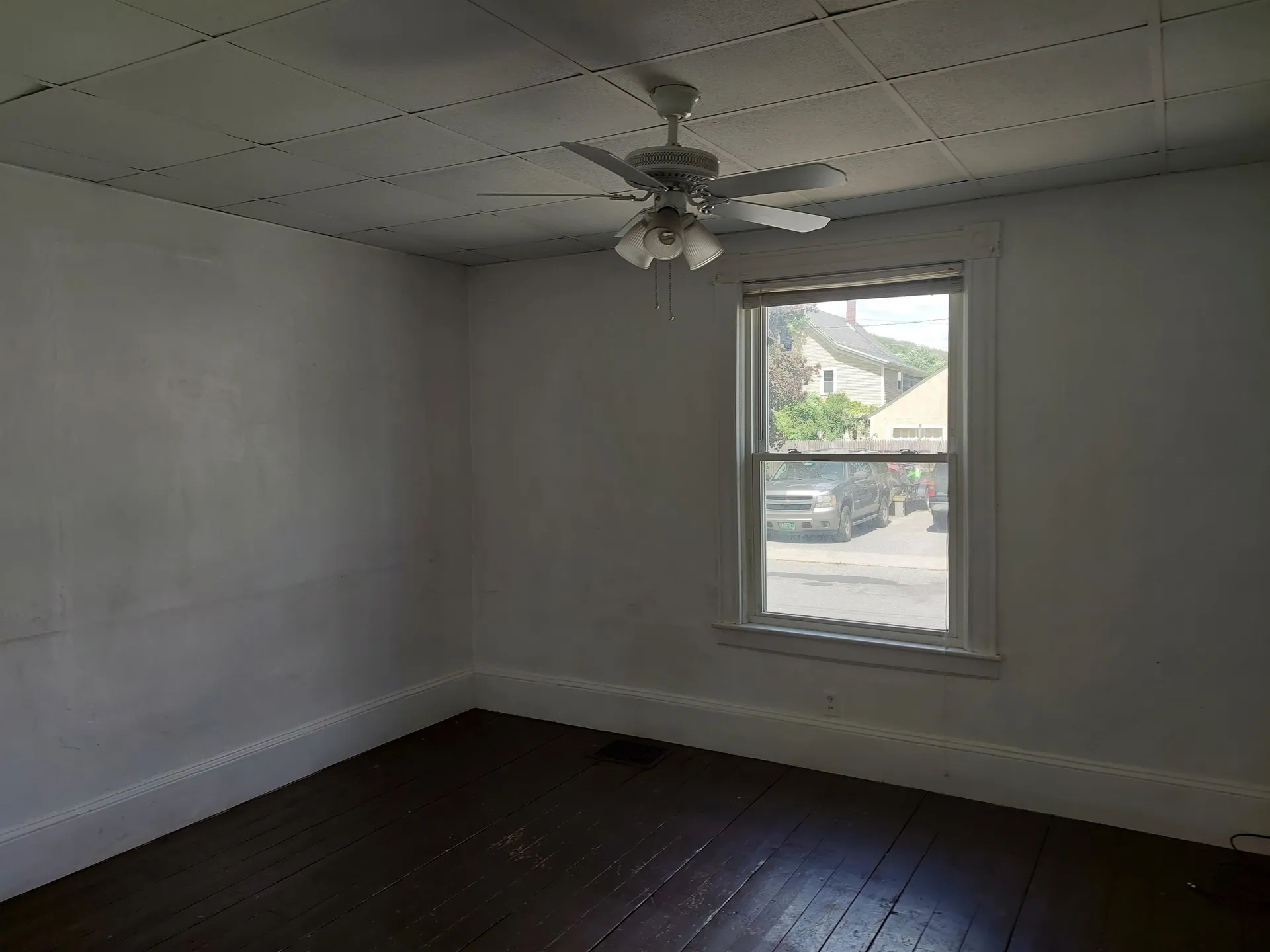 16 Oak Street Rockingham VT 05101