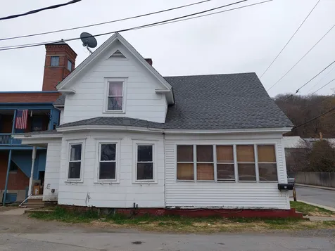 16 Oak Street Rockingham VT 05101