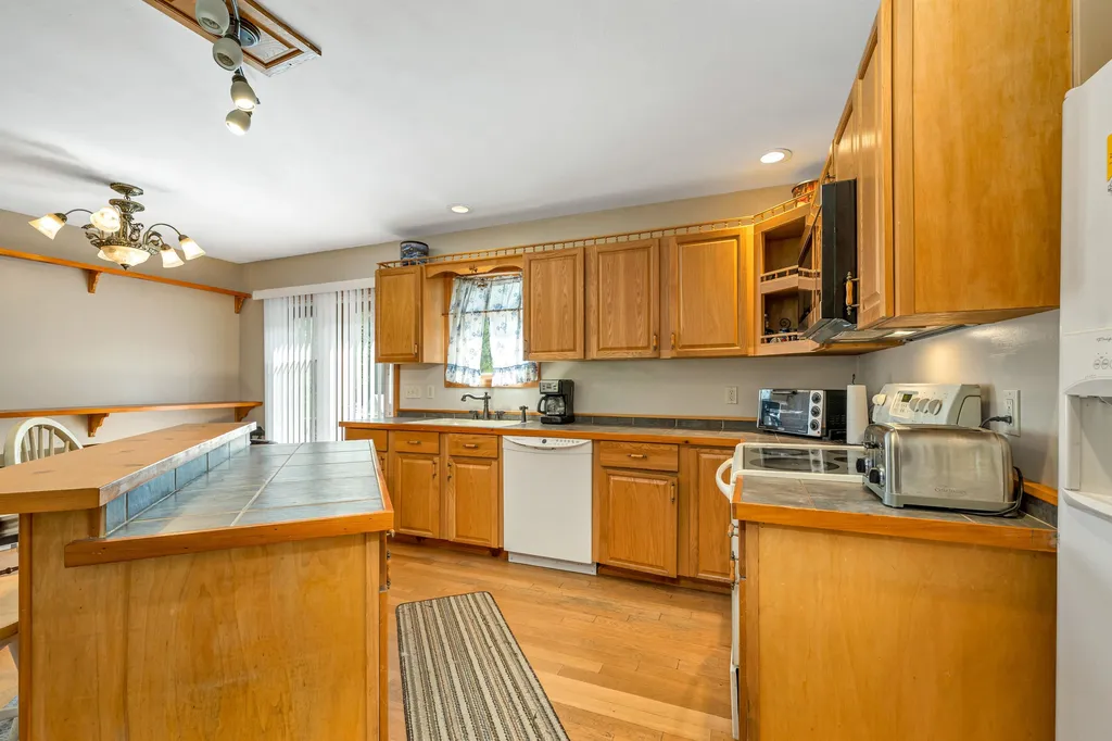 25 True Lane Thornton NH 03285