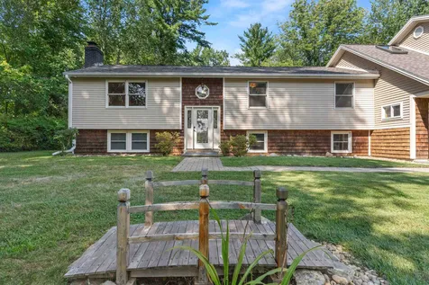 93 Winnicutt Road Stratham NH 03885