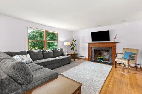 93 Winnicutt Road Stratham NH 03885