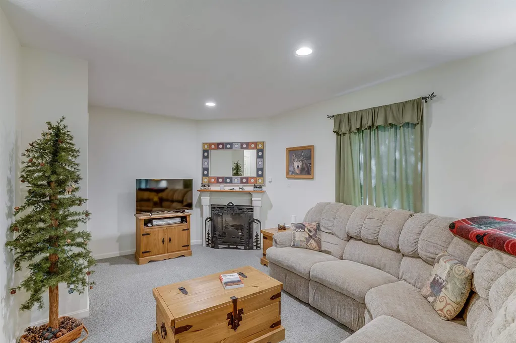 8 Panaway Drive Campton NH 03223