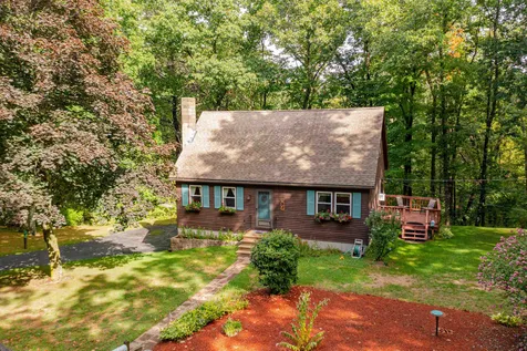 11 Woodcrest Drive Hooksett NH 03106