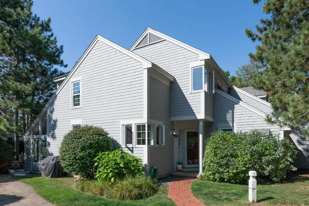 11 Golf View Laconia NH 03246