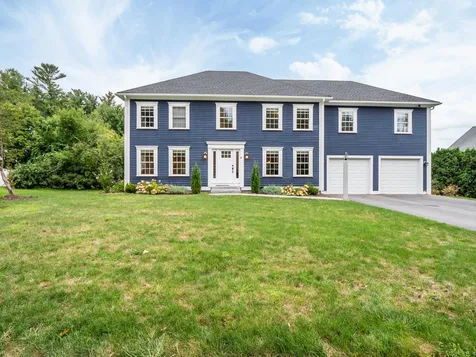 8 Bicentennial Drive Nashua NH 03062