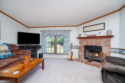 2 Witham Lane Raymond NH 03077