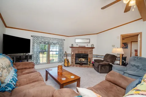 2 Witham Lane Raymond NH 03077