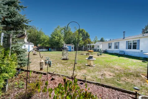 2 Witham Lane Raymond NH 03077