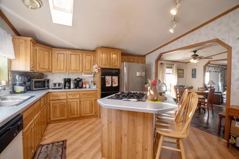 2 Witham Lane Raymond NH 03077