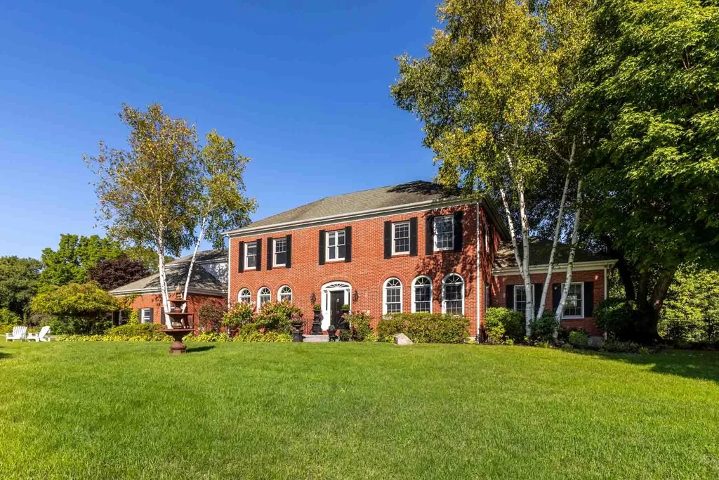 21 Fairway Drive Dover NH 03820