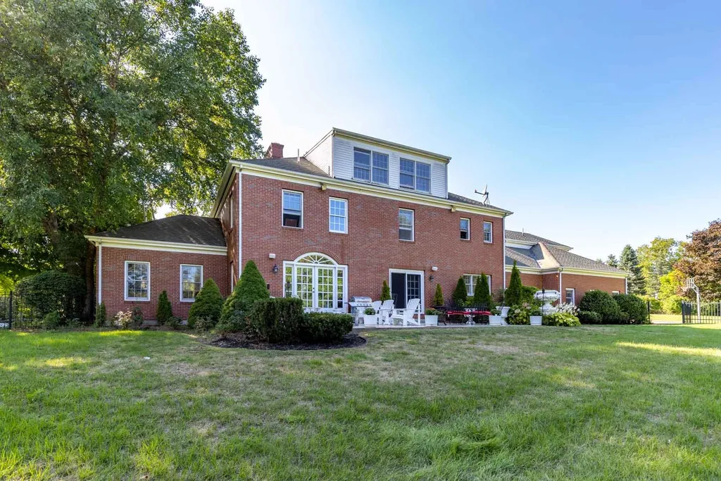 21 Fairway Drive Dover NH 03820