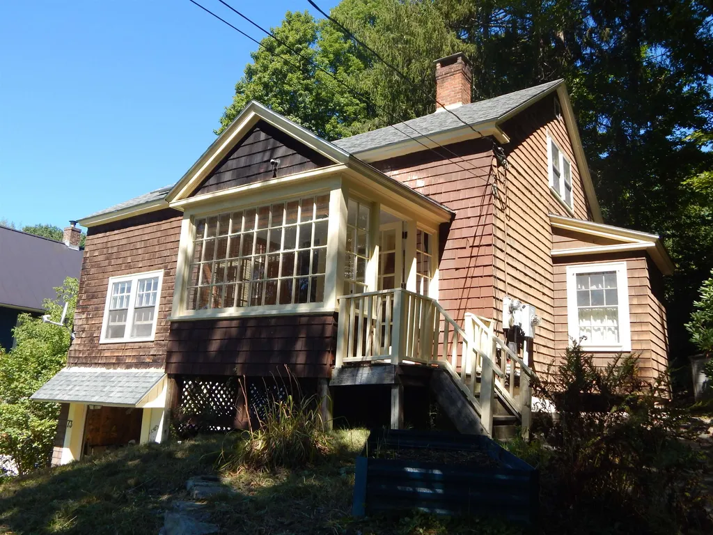 73 Summer Street Hartford VT 05001
