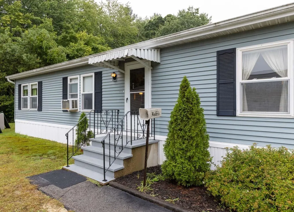 634 Sherwood Glen Somersworth NH 03878
