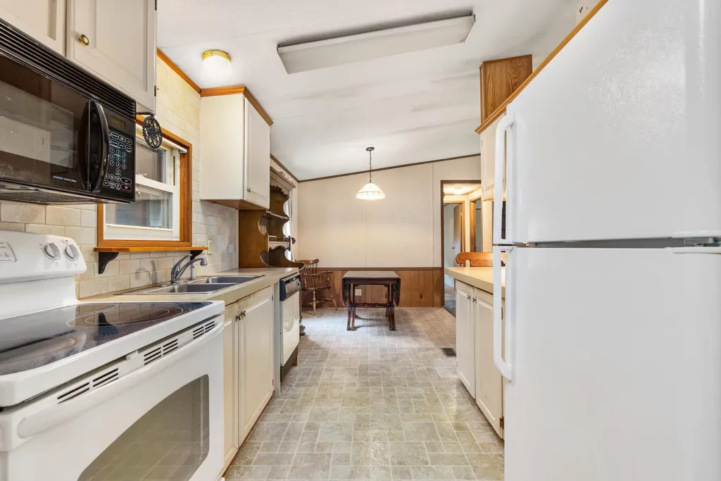 634 Sherwood Glen Somersworth NH 03878
