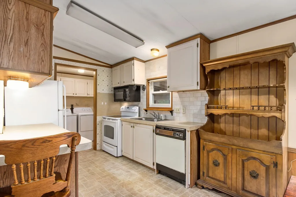 634 Sherwood Glen Somersworth NH 03878