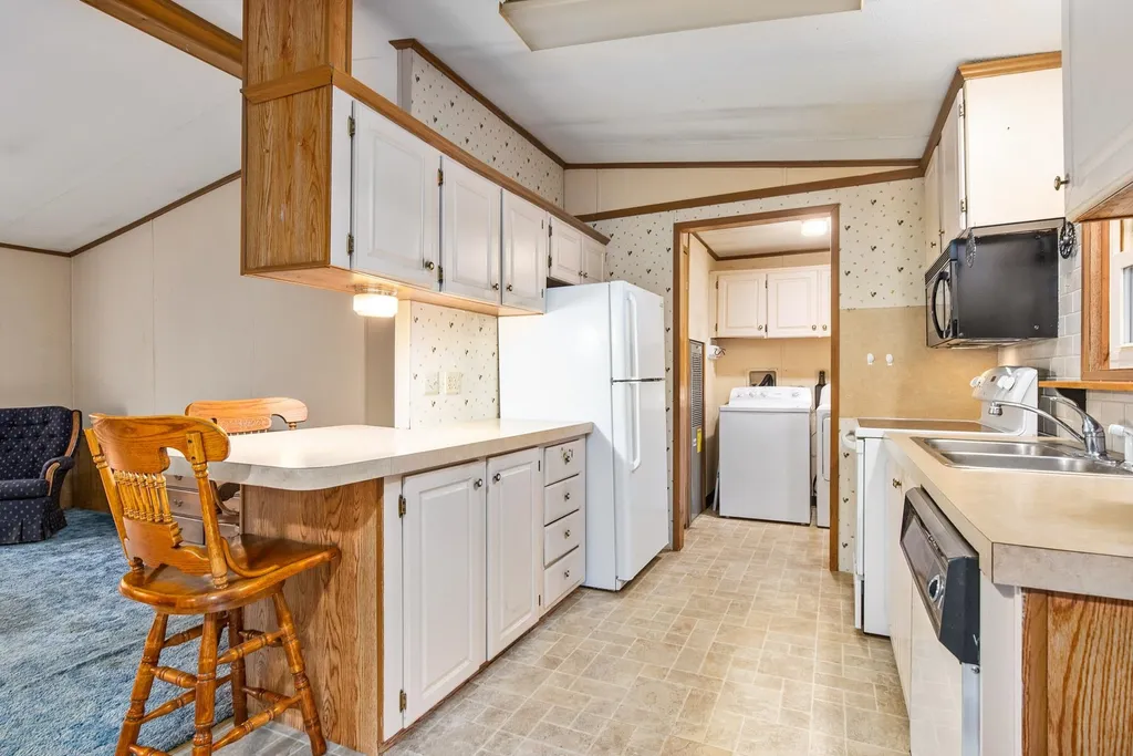 634 Sherwood Glen Somersworth NH 03878