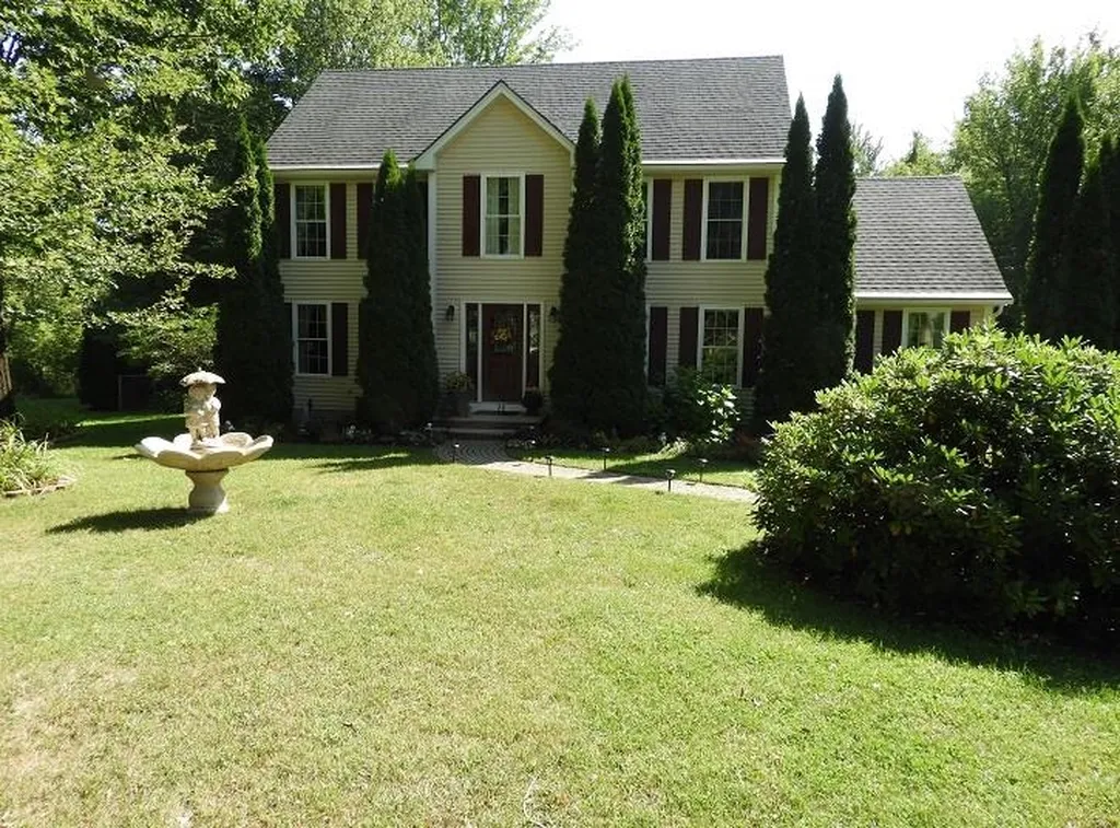 28 Chelsea Court Henniker NH 03242